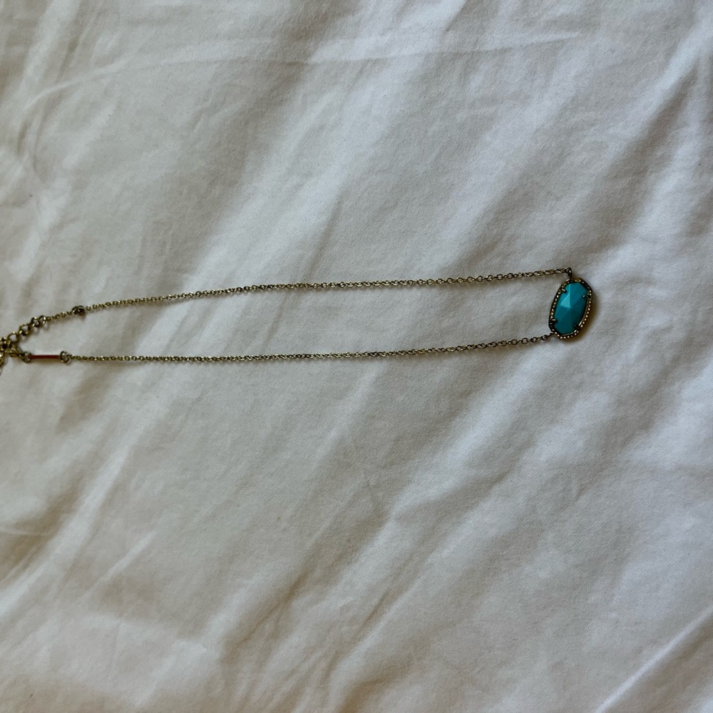 Kendra Scott necklace